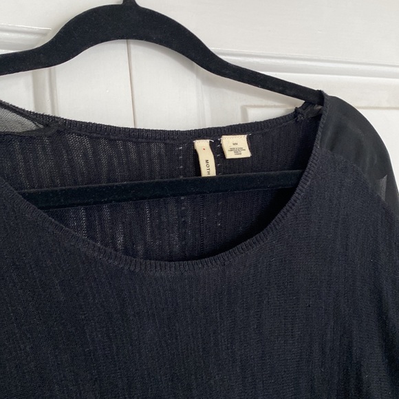 Anthro top soft cotton with sheer accent on sleeve. Rounded hem flattering - Picture 4 of 4